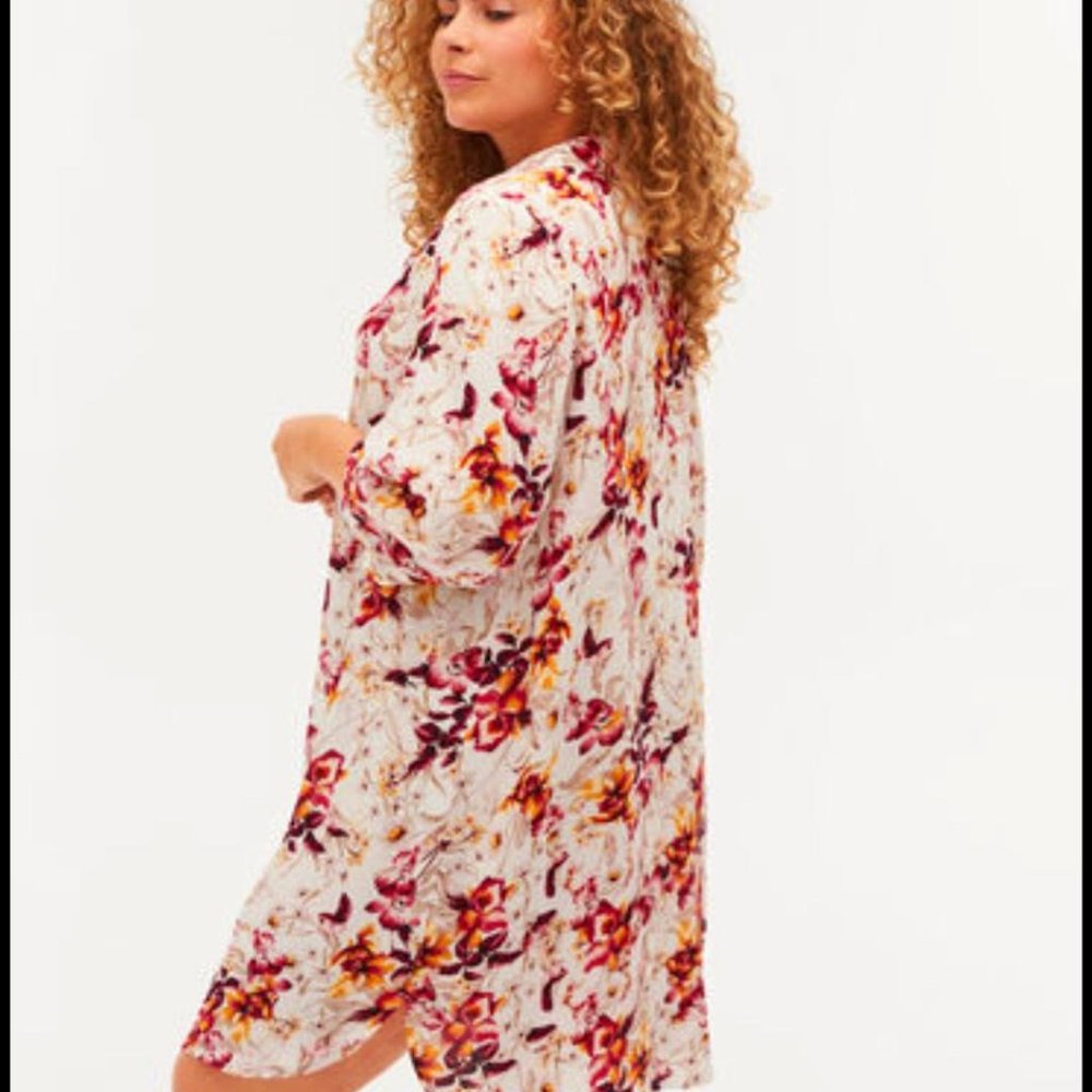 Roaman's tunic style, size 24. floral print.